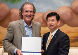 诺贝尔奖生命与科学类得主克雷格·梅洛到访天狮集团