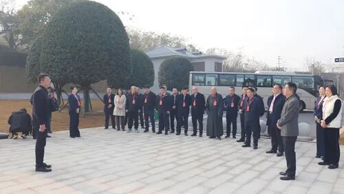 视察零食很忙智慧物流园为全面了解全市国民经济和社会事业发展情况，为代表出席全国、省...