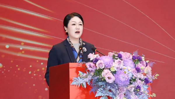 绿之韵劳嘉出席2025